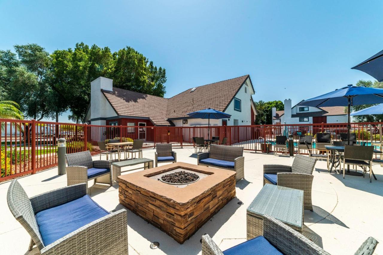 Apartment Metro Phx Queen Sleeps 4 Heated Pool