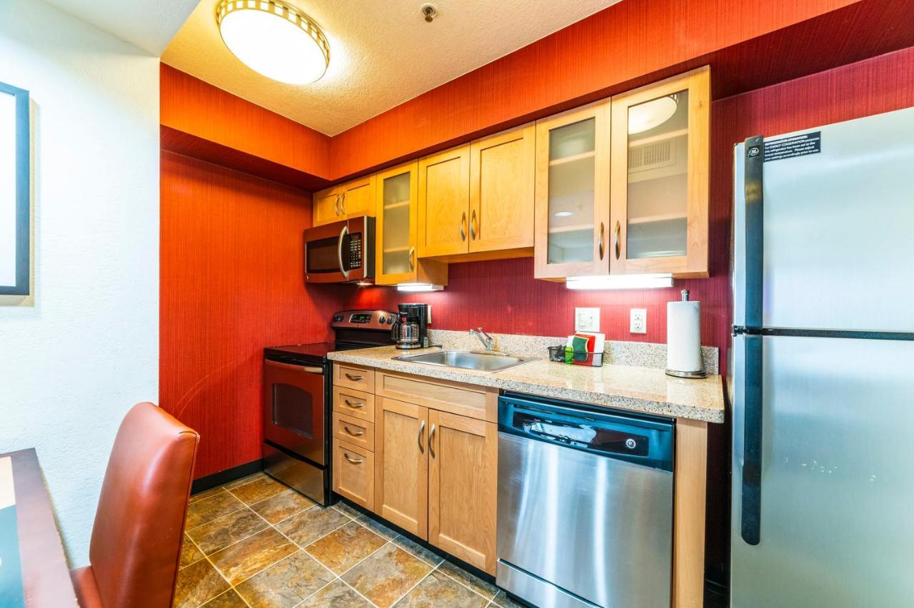 Metro Phx Queen Sleeps 4 Heated Pool Apartment